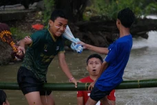 Serunya Lomba Pukul...