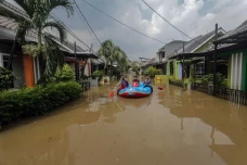 Banjir 1,5 Meter Rendam...