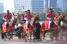 Parade Kirab Bendera...