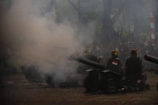 Dentuman Meriam Peringatan...