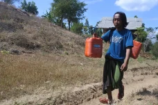 Warga Desa Jatisari...
