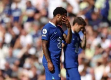 Tak Berdaya, Chelsea...