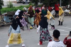 Keseruan Lomba Sepak...