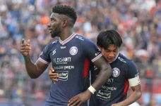 Arema FC Sikat Rans...