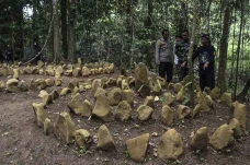 Ajaib, Batu Melingkar...