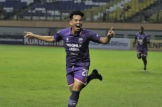 Persita Tangerang Kalahkan...
