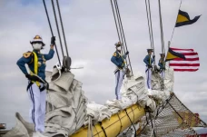 KRI Bima Suci Tiba di...