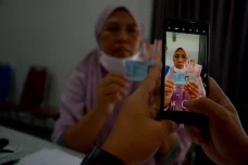 Pembagian Bantuan Langsung...