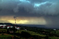 Puncak Musim Hujan Terjadi...