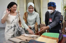 Ibu Negara Iriana Jokowi...