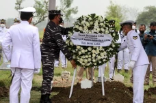 Pemakaman Pilot dan...