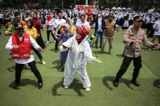 Kemeriahan Peringatan...