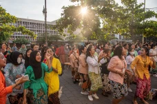 1.000 Remaja Berkebaya...