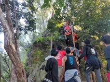 Evakuasi Pendaki Gunung...