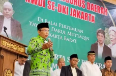 TGB Hadiri Pelantikan...
