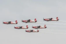 Melihat Persiapan Flypast...