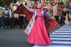 Parade Batik Khas Indramayu...