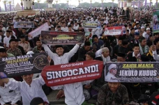 Ribuan Umat Muslim Hadiri...