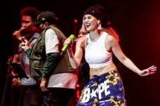 Potret Agnez Mo Tampil...