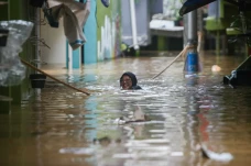 Banjir Setinggi 2 Meter...