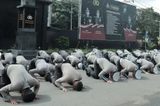 Polisi Malang Ramai-Ramai...