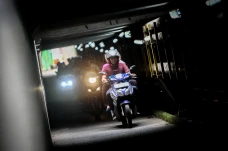 Menelusuri Jalan Alternatif...