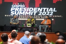 Sandiaga Uno Berikan...