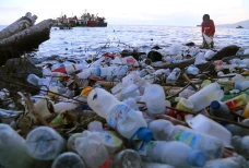 Sampah Plastik Cemari...