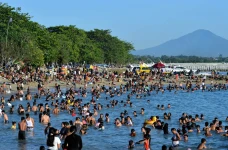 Ribuan Umat Hindu Ritual...