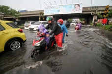 Banjir Rendam Kawasan...