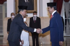 Jokowi Lantik Johanis...