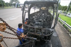 Kebakaran Bus di Tol...