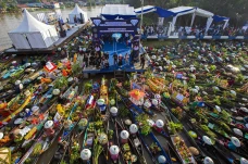 Festival Pasar Terapung...