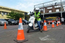 Asyik, Gagal Ujian SIM...