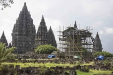 Pemugaran Candi Perwara...
