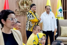 Airlangga Bertemu Kelompok...