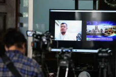 Sidang Perdana Mantan...