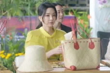 Pesona Kim Keon-hee,...