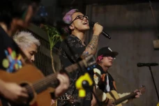 Summerlane Tampil dengan...