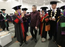 Hary Tanoesoedibjo Hadiri...