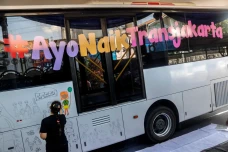 Melukis Bus Transjakarta...