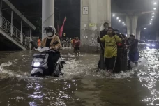 Banjir Rendam Jalan...