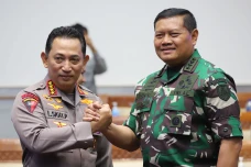 Kapolri Berikan Selamat...