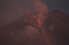 Aktivitas Vulkanis Gunung...