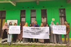 Nasib Belum Jelas, Guru...