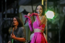 Andien Hibur Penonton...