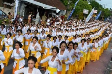 Tari Rejang Sutri Massal...