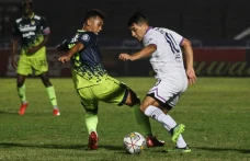 Persib Kalahkan Persita...