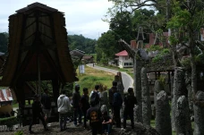 Wisata Menyusuri Situs...
