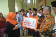PKS Gelontorkan Bantuan...